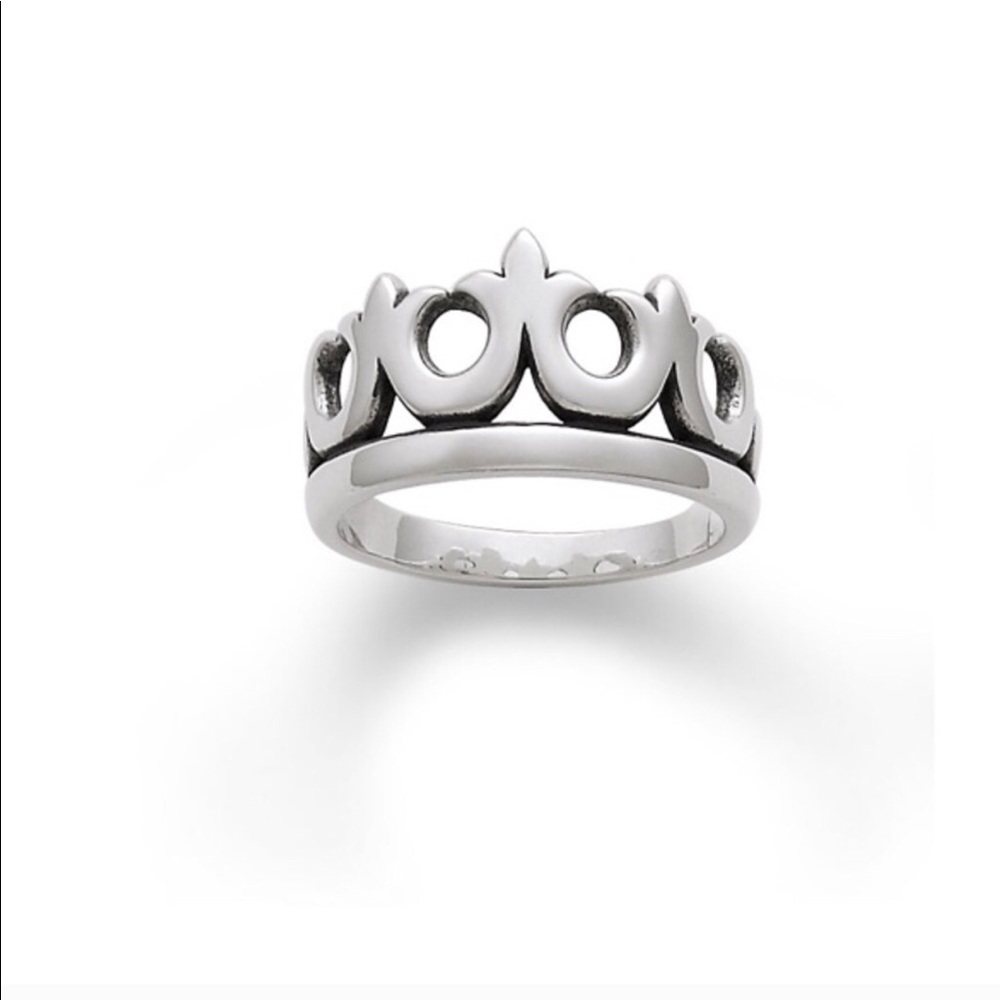 NOT SELLING .. looking for this Tiara . 💕